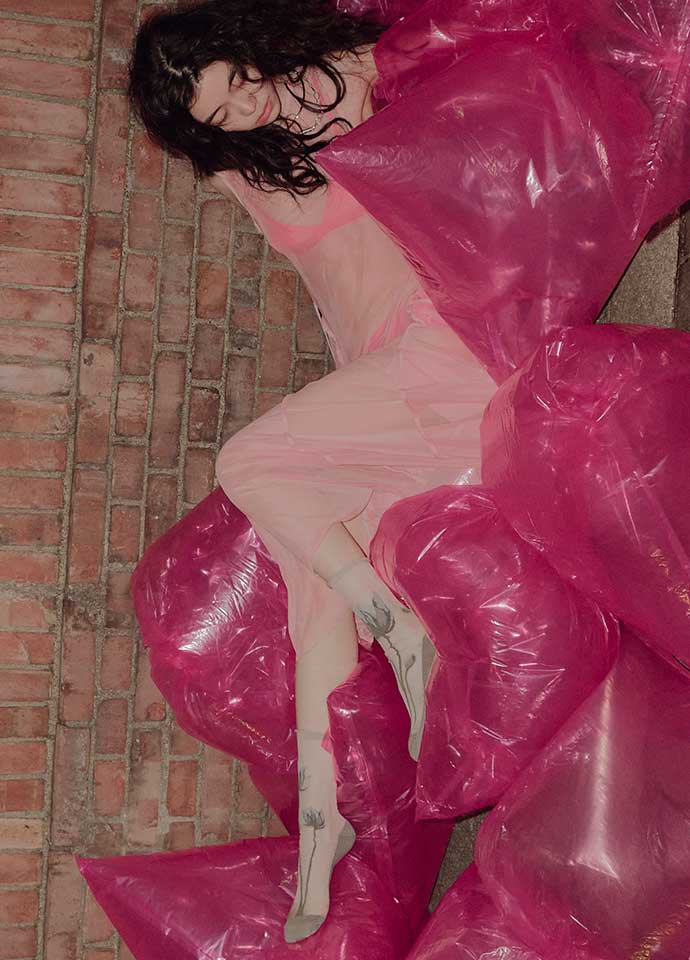 靜謐花影透紗不對稱設計中長襪